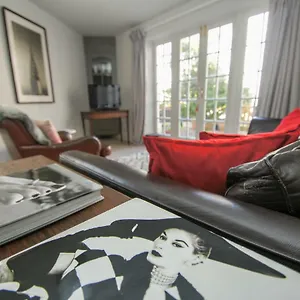 Holiday home Arundel Mews - Parking - By Lets